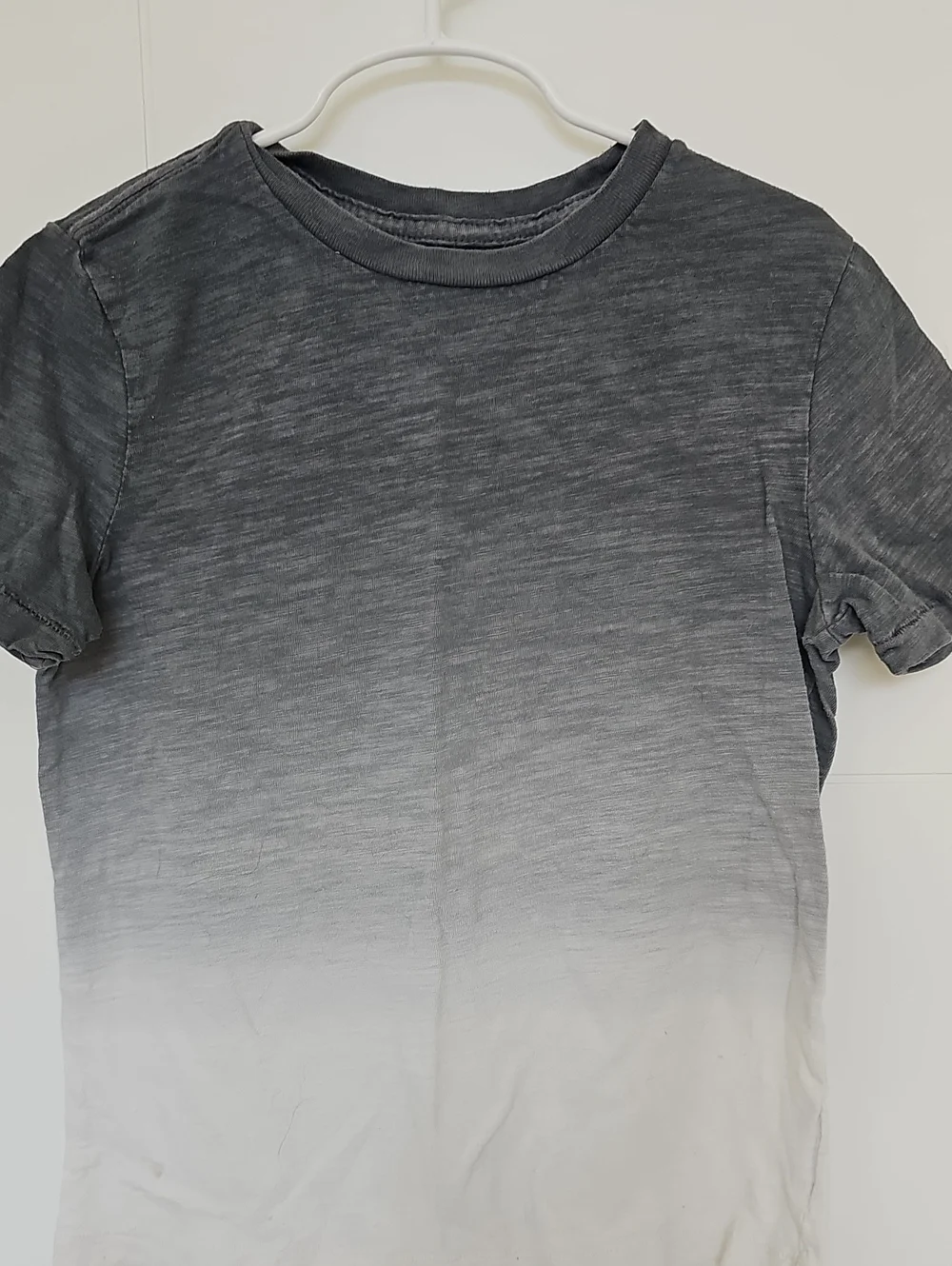 Old Navy Grey to White Ombre Dip Dye Crew Tee Sz S 6-7